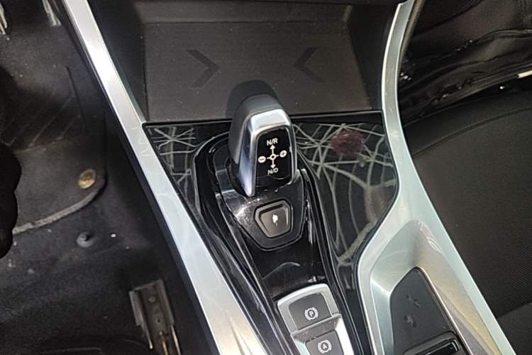 Used Lynk & Co 01 2017 2.0T Two-Wheel Drive Pro Edition Gear Lever