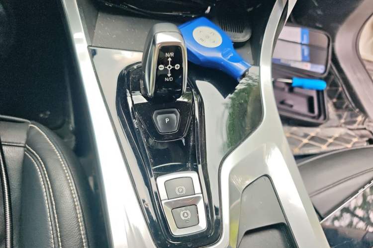 Used Lynk & Co 01 2017 2.0T Two-Wheel-Drive Version Gear Lever