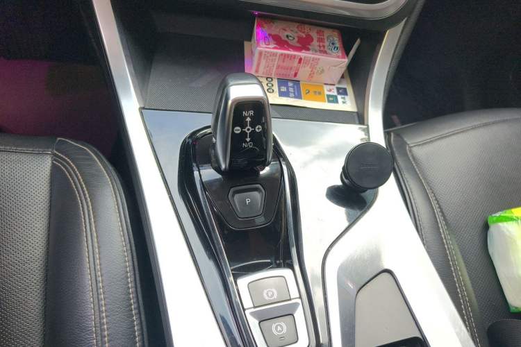 Used Lynk & Co 01 2017 2.0T Two-Wheel Drive Pro Edition Gear Lever