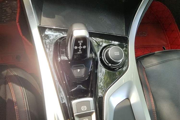 Used Lynk & Co 01 2017 2.0T Four-Wheel Drive Pro Edition Gear Lever