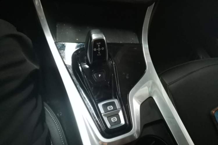 Used Lynk & Co 01 2017 2.0T Two-Wheel Drive Pro Edition Gear Lever