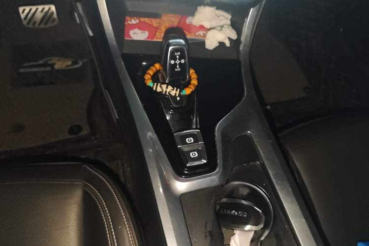 Used Lynk & Co 01 2017 2.0T Two-Wheel Drive Pro Edition Gear Lever