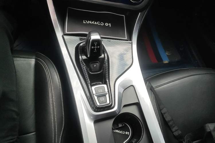 Used Lynk & Co 01 2017 2.0T Two-Wheel-Drive Version Gear Lever