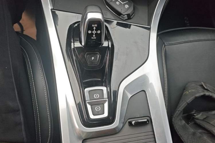 Used Lynk & Co 01 2017 2.0T Two-Wheel Drive Pro Edition Gear Lever