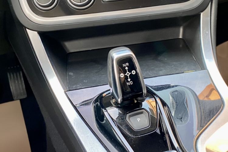 Used Lynk & Co 01 2017 2.0T Two-Wheel Drive Pro Edition Gear Lever