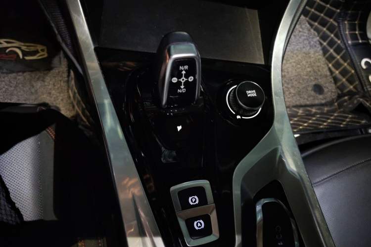 Used Lynk & Co 01 2017 2.0T Four-Wheel Drive Pro Edition Gear Lever