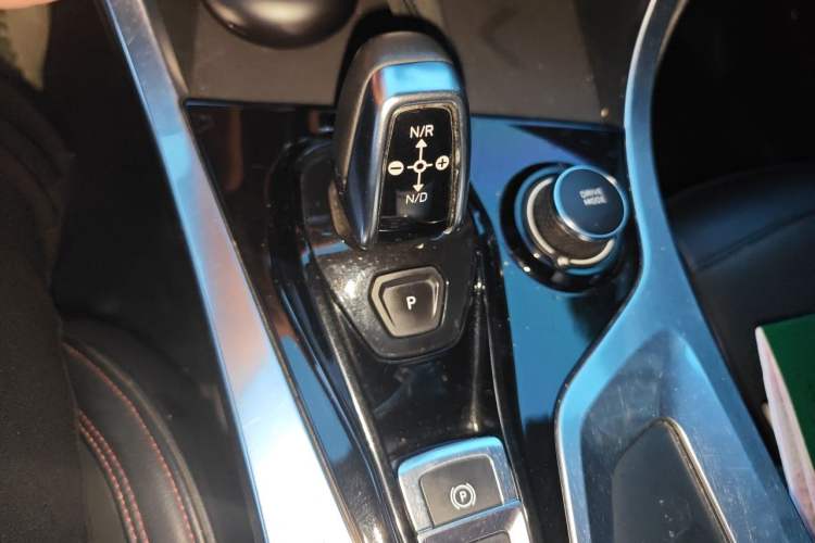Used Lynk & Co 01 2017 2.0T Four-Wheel Drive Pro Edition Gear Lever