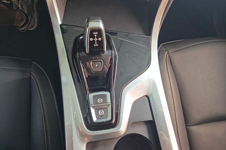 Used Lynk & Co 01 2017 2.0T Two-Wheel-Drive Version Gear Lever