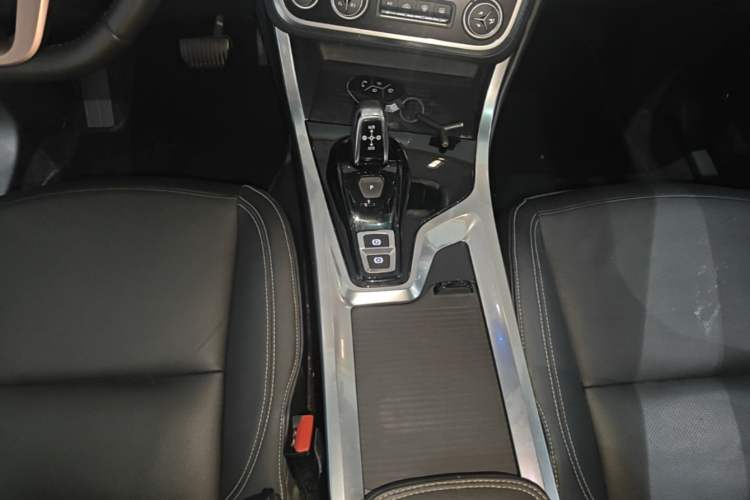 Used Lynk & Co 01 2017 2.0T Two-Wheel Drive Pro Edition Gear Lever