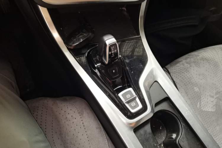 Used Lynk & Co 01 2017 2.0T Two-Wheel Drive Pro Edition Gear Lever
