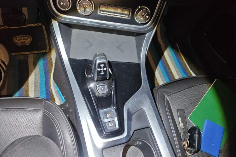 Used Lynk & Co 01 2017 2.0T Two-Wheel Drive Pro Edition Gear Lever
