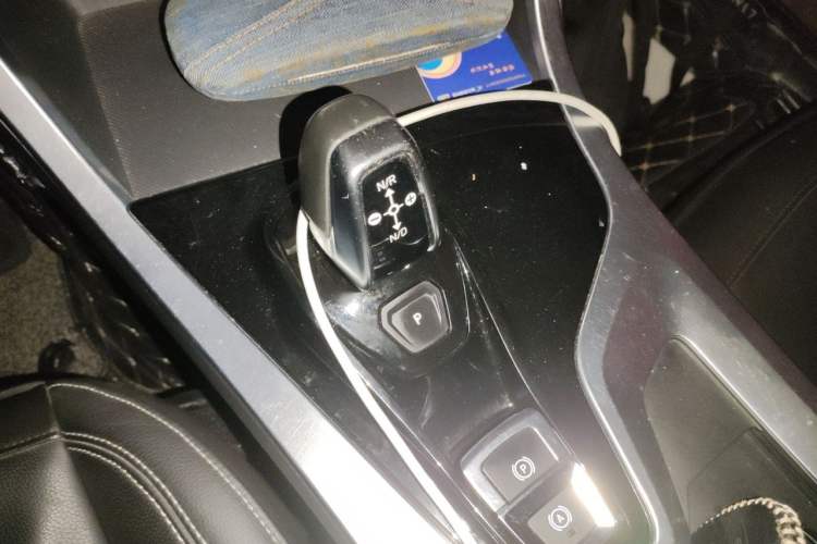 Used Lynk & Co 01 2017 2.0T Two-Wheel-Drive Version Gear Lever