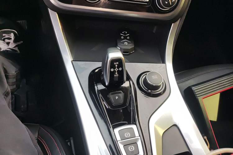Used Lynk & Co 01 2017 2.0T Four-Wheel Drive Pro Edition Gear Lever