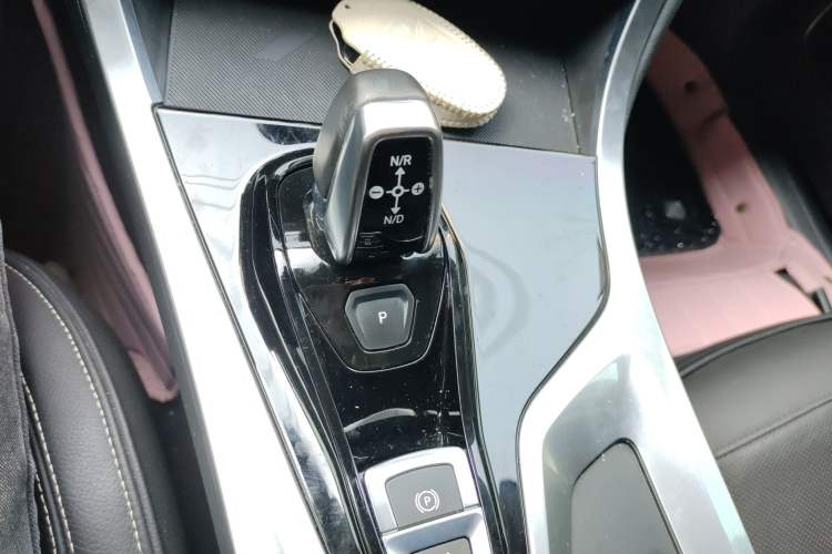 Used Lynk & Co 01 2017 2.0T Two-Wheel Drive Pro Edition Gear Lever