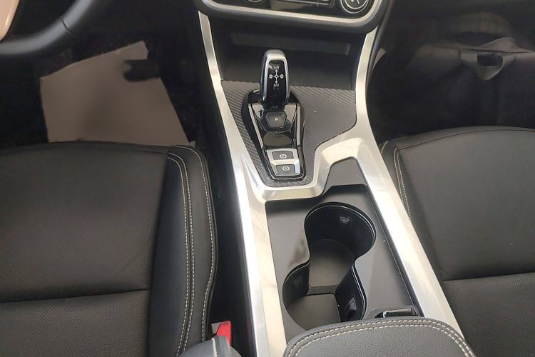 Used Lynk & Co 01 2017 2.0T Two-Wheel Drive Pro Edition Gear Lever