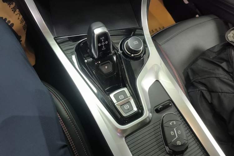 Used Lynk & Co 01 2017 2.0T Four-Wheel Drive Pro Edition Gear Lever
