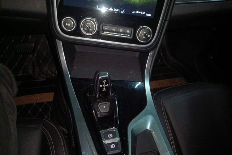 Used Lynk & Co 01 2017 2.0T Two-Wheel Drive Pro Edition Gear Lever
