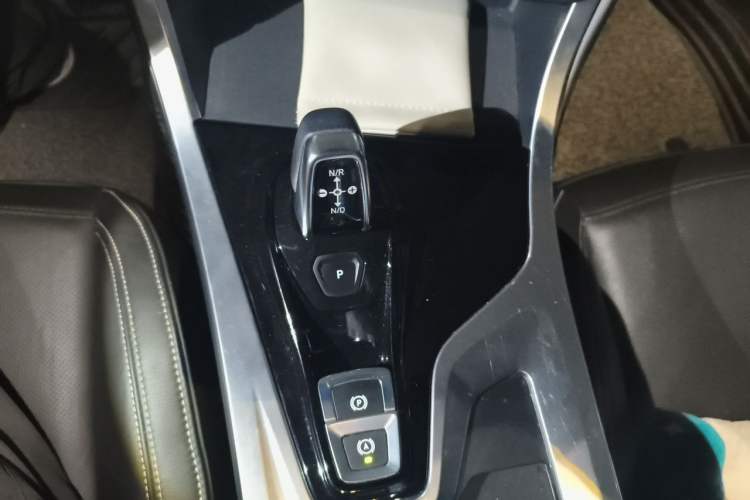 Used Lynk & Co 01 2017 2.0T Two-Wheel Drive Pro Edition Gear Lever
