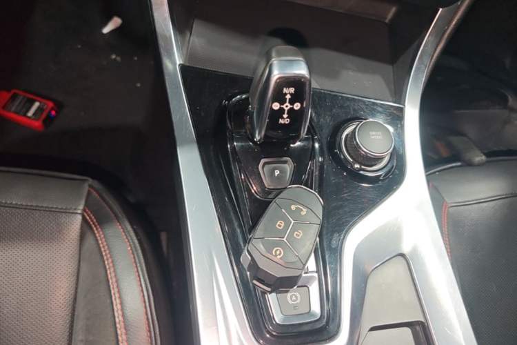 Used Lynk & Co 01 2017 2.0T Four-Wheel Drive Pro Edition Gear Lever