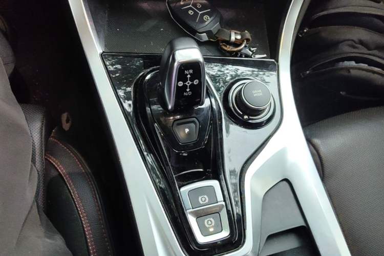 Used Lynk & Co 01 2017 2.0T Four-Wheel Drive Pro Edition Gear Lever