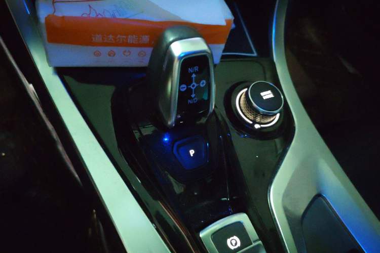 Used Lynk & Co 01 2017 2.0T Four-Wheel Drive Pro Edition Gear Lever