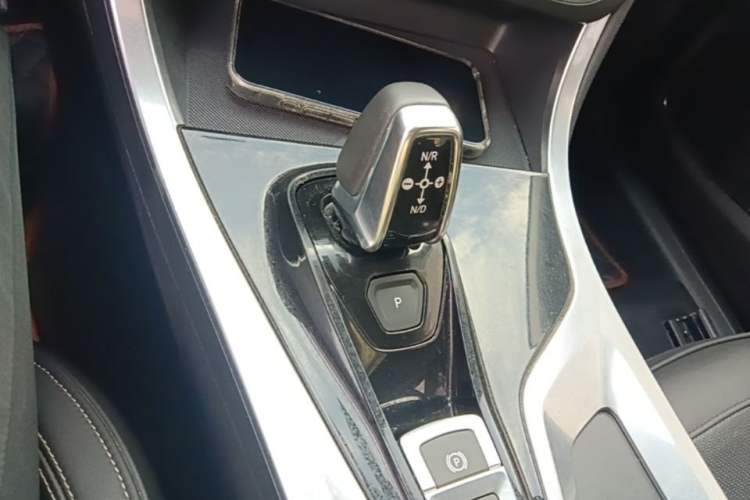 Used Lynk & Co 01 2017 2.0T Two-Wheel Drive Pro Edition Gear Lever