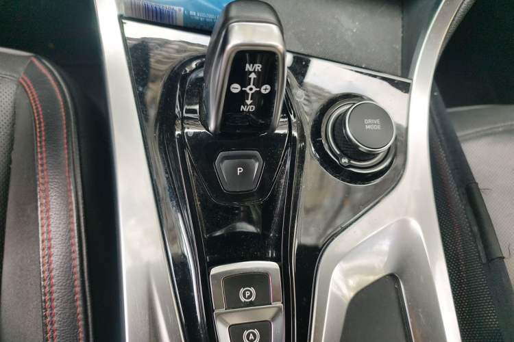 Used Lynk & Co 01 2017 2.0T Four-Wheel Drive Pro Edition Gear Lever