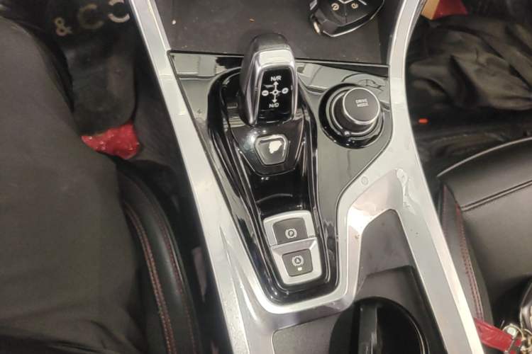 Used Lynk & Co 01 2017 2.0T Four-Wheel Drive Pro Edition Gear Lever
