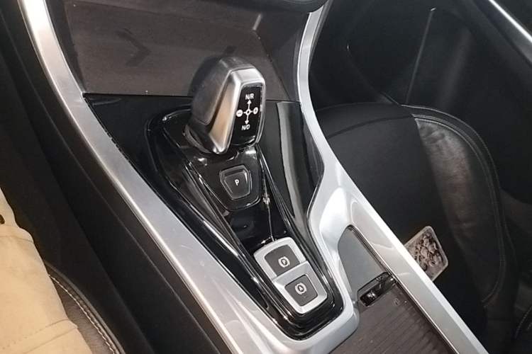 Used Lynk & Co 01 2017 2.0T Two-Wheel Drive Pro Edition Gear Lever