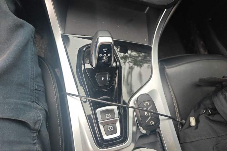 Used Lynk & Co 01 2017 2.0T Two-Wheel Drive Pro Edition Gear Lever