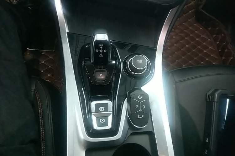 Used Lynk & Co 01 2017 2.0T Four-Wheel Drive Pro Edition Gear Lever