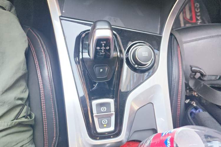 Used Lynk & Co 01 2017 2.0T Four-Wheel Drive Pro Edition Gear Lever