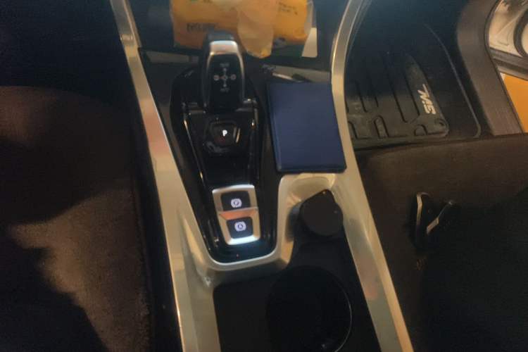 Used Lynk & Co 01 2017 2.0T Two-Wheel-Drive Version Gear Lever