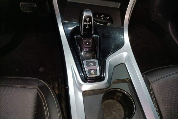 Used Lynk & Co 01 2017 2.0T Two-Wheel Drive Pro Edition Gear Lever