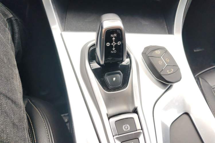 Used Lynk & Co 01 2017 2.0T Two-Wheel Drive Pro Edition Gear Lever