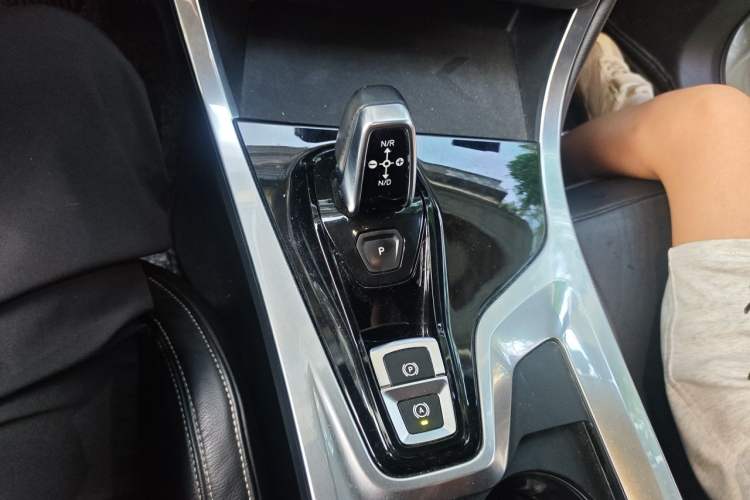 Used Lynk & Co 01 2017 2.0T Two-Wheel Drive Pro Edition Gear Lever