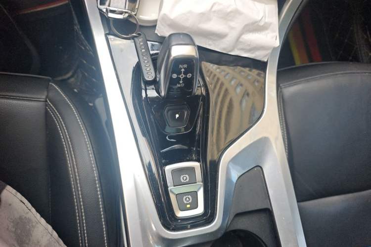 Used Lynk & Co 01 2017 2.0T Two-Wheel-Drive Version Gear Lever