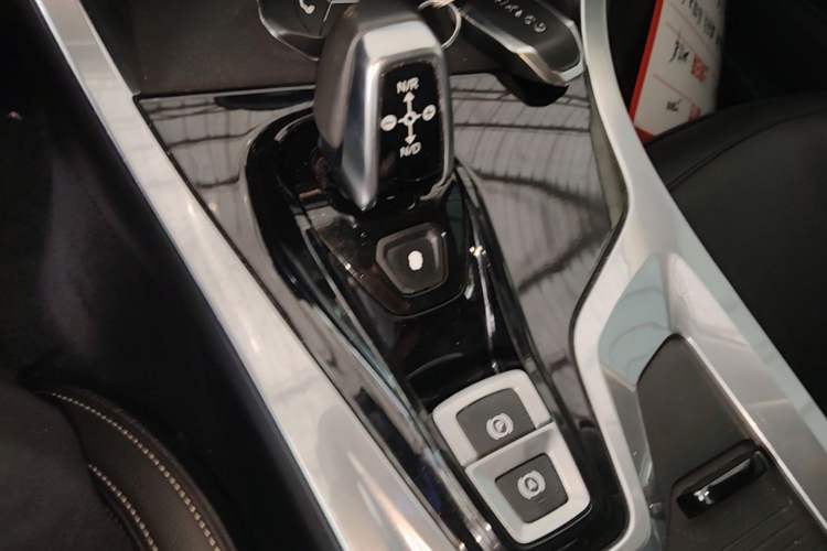 Used Lynk & Co 01 2017 2.0T Two-Wheel Drive Pro Edition Gear Lever
