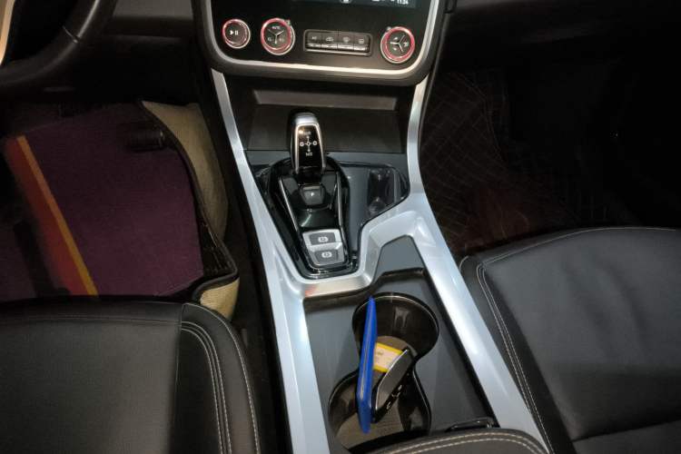 Used Lynk & Co 01 2017 2.0T Two-Wheel-Drive Version Gear Lever