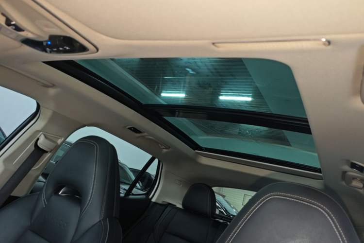 Used Lynk & Co 01 2017 2.0T Two-Wheel Drive Pro Edition Headliner