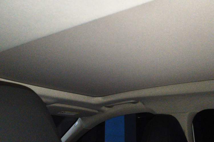 Used Lynk & Co 01 2017 2.0T Two-Wheel Drive Pro Edition Headliner