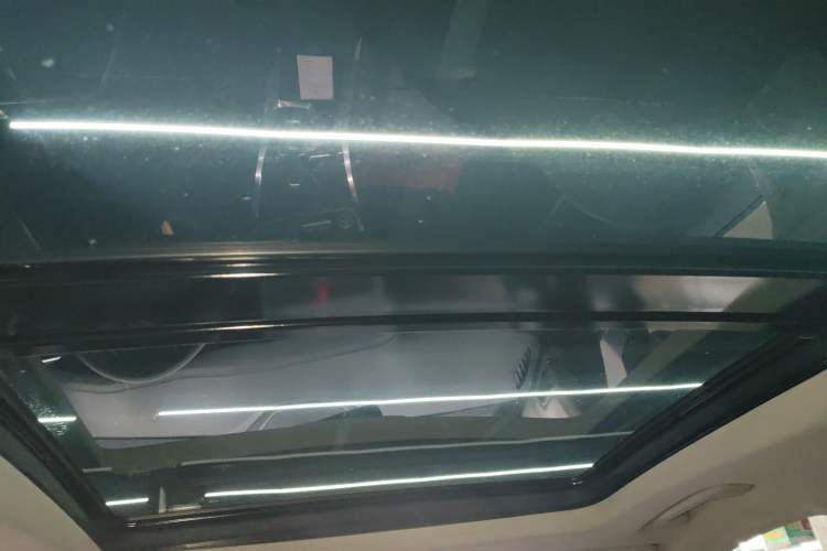 Used Lynk & Co 01 2017 2.0T Two-Wheel Drive Pro Edition Headliner