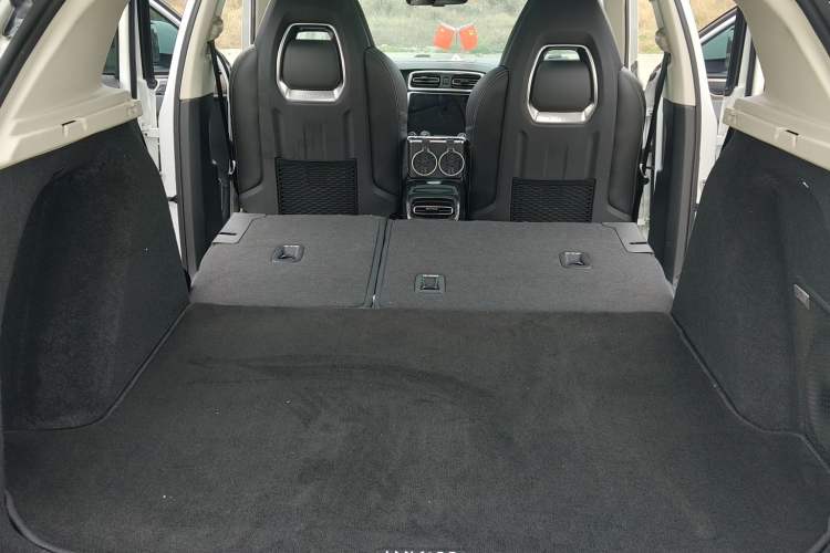 Used Lynk & Co 01 2017 2.0T Two-Wheel Drive Pro Edition Interior 10