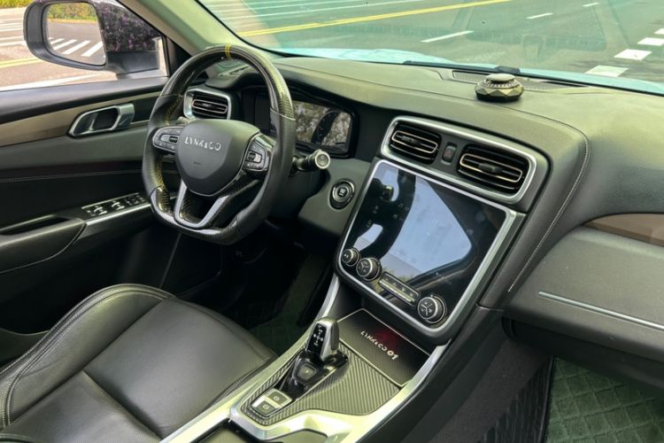 Used Lynk & Co 01 2017 2.0T Two-Wheel Drive Pro Edition Interior 12