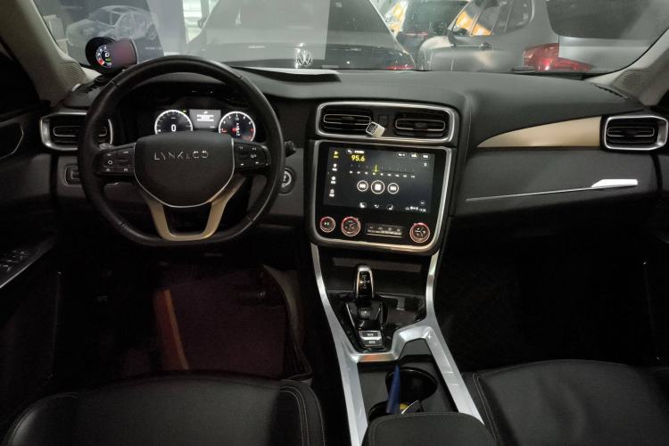 Used Lynk & Co 01 2017 2.0T Two-Wheel-Drive Version Interior 2