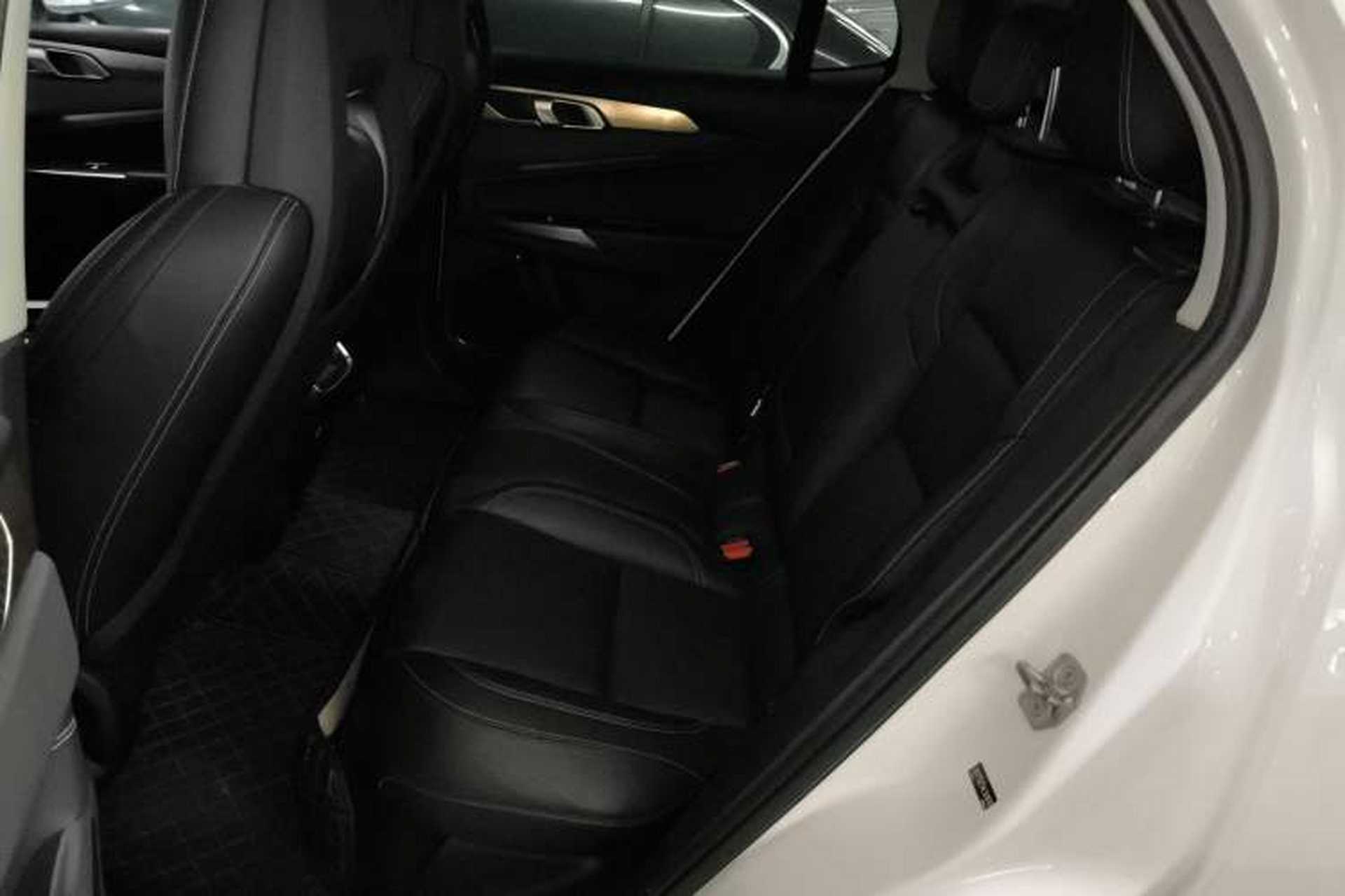 Used Lynk & Co 01 2017 2.0T Two-Wheel-Drive Version Interior 4