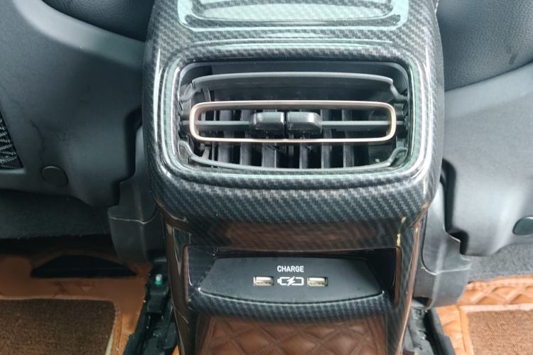 Used Lynk & Co 01 2017 2.0T Two-Wheel Drive Pro Edition Interior 8
