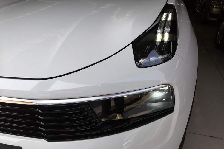 Used Lynk & Co 01 2017 2.0T Two-Wheel Drive Pro Edition Left Front Headlight