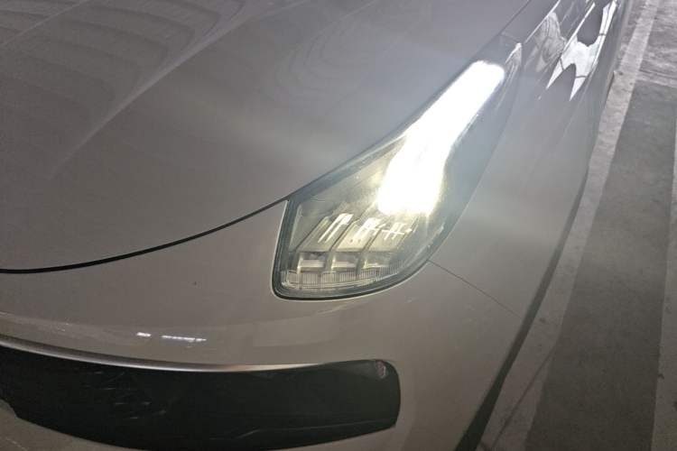 Used Lynk & Co 01 2017 2.0T Two-Wheel-Drive Version Left Front Headlight