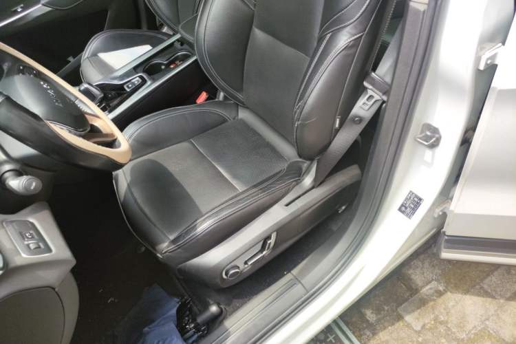 Used Lynk & Co 01 2017 2.0T Two-Wheel Drive Pro Edition Left Front Seat